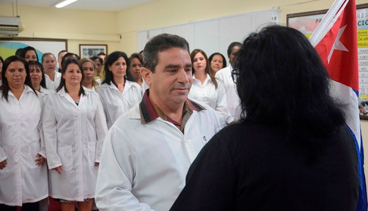 Enfermeras pinareñas en el combate contra la COVID en Granada y Surinam