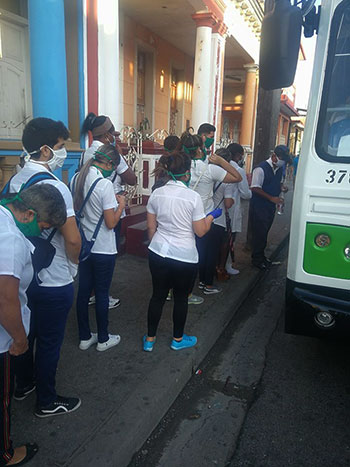 Estudiantes de medicina se trasladan para hacer sus pesquisas a la población de Pinar del Río