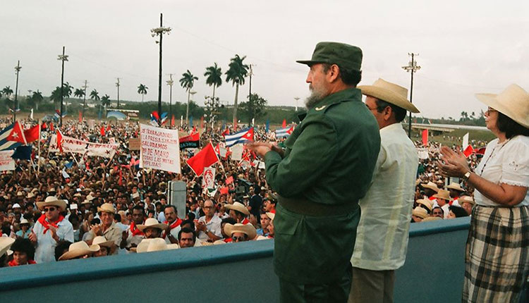 Fidel acompañó a los pinareños en el acto por el Día Internacional de los Trabajadores celebrado el 30 de abril de 1988