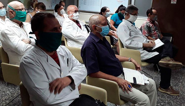 Médicos cubanos generalizan sus experiencias en el enfrentamiento a la COVID-19 y se preparan para futuras etapas