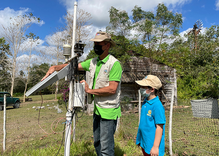 Los parámetros de la estación meteorológica brindan datos provechosos al Citma y a los campesinos del área. / Foto: Ariel Torres Amador