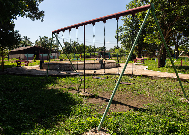 Los niños de la comunidad cuentan con un parque para el ocio después de clases / Foto: Jaliosky Ajete Rabeiro