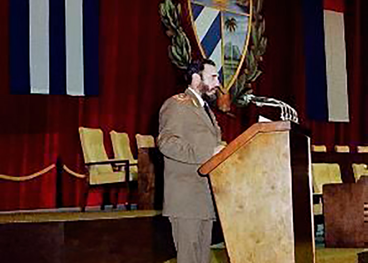 Pronuncia palabras en la Clausura del X Período Ordinario de Sesiones de la III Legislatura de la Asamblea Nacional del Poder Popular. Tomado de Sitio Fidel Soldado de las Ideas/Estudios Revolución. Fecha: 27 de diciembre de 1991