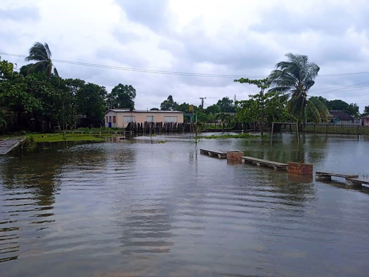 Centro Mixto Hermanos Lazo inundacion areas exteriores pinar del rio guerrillero 750x563 1