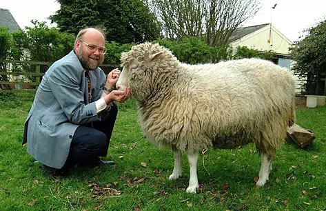 Ian Wilmut, ‘father’ of Dolly the sheep, who refused to clone humans, dies