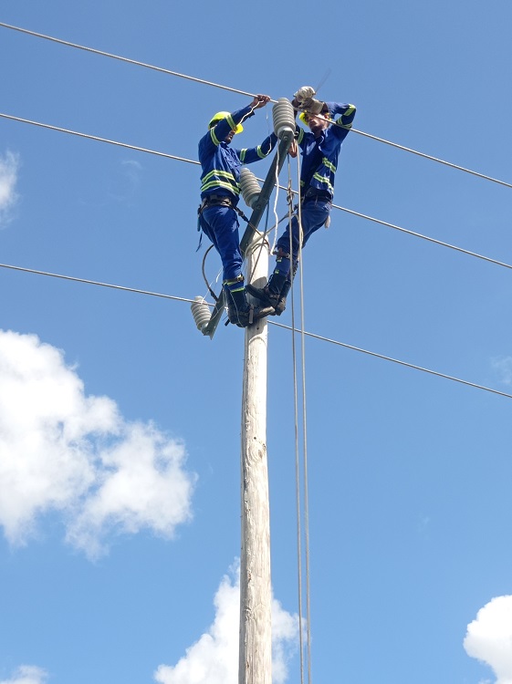 Linieros electricos Pinar del Rio Guerrillero Cuba 2