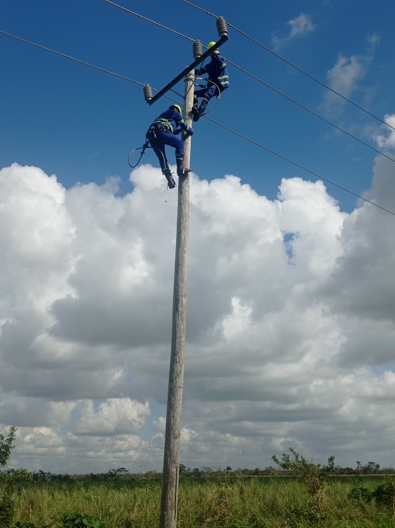 Linieros electricos Pinar del Rio Guerrillero Cuba 3