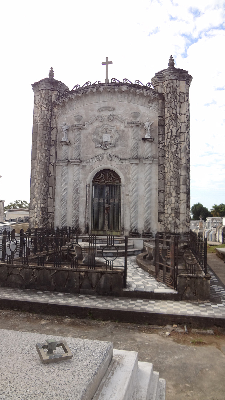 7 cementerio metropolitano pinar del rio guerrillero 750x1333 1