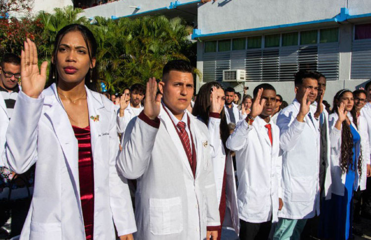 graduados medicina cubana5 pinar del rio guerrillero 750x485 1