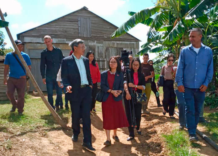 5 visita delegacion vietnamita pinar del rio guerrillero 2